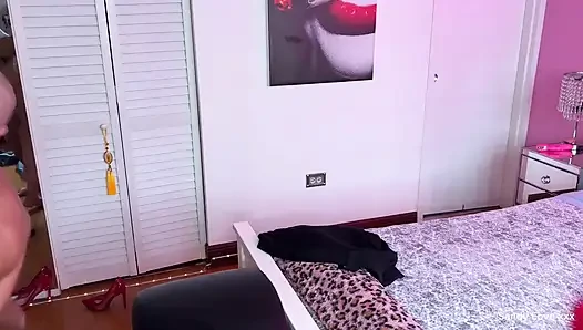 Latin kadın oyuncak satıcısı için çıldırıyor