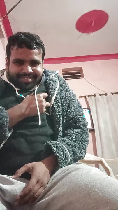 Băiatul indian Ismart Ismaatdeva se fute la foarte închis a fost pe canapea