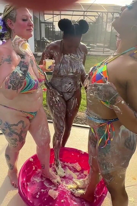 Creamy Custard Playtime: Savanna, Giana, Bleu & Livie Get Messy