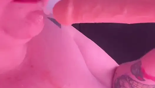 Dağınık iri güzel kadın dildoda öğürüyor