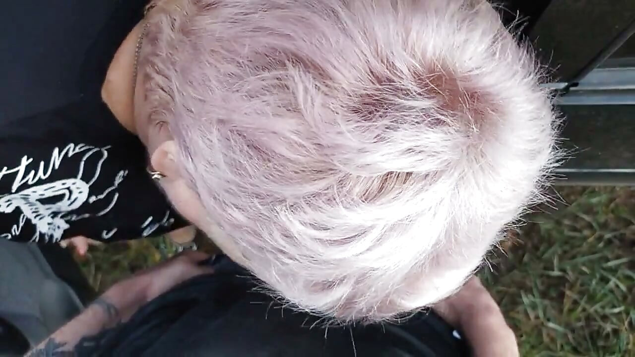 I Brought My Mother-in-law to the Park and She Gave Me a Blowjob