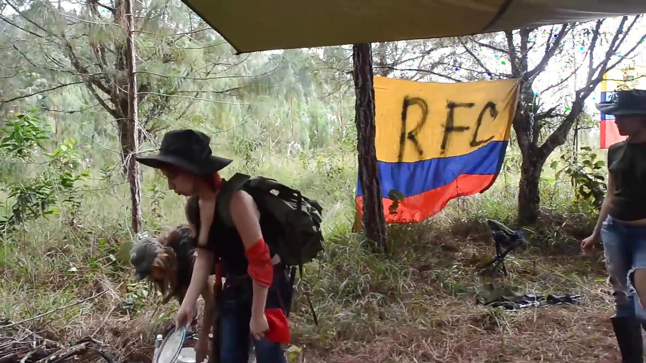 Latina pussy-eating outdoors in Jungle insurgent camp