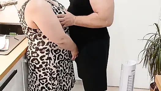 Bir dakikalığına mutfağa gittim ve her şey ateşli bir devamla sona erdi