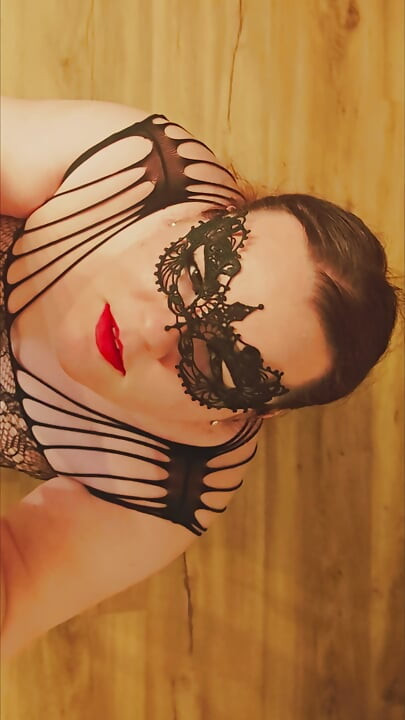 Bbw milf maskovanáMomWife kouří a je ošukána