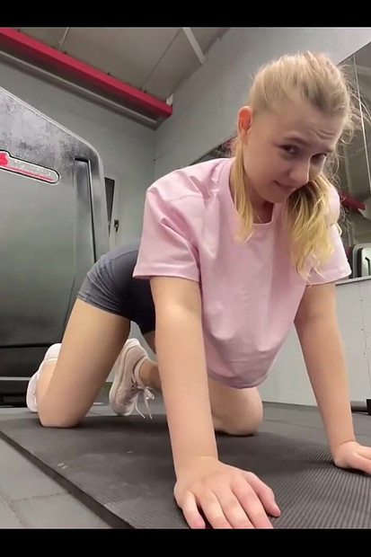 Sexy Training and Squirting in the Gym