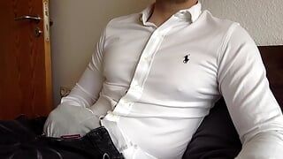 Een wit overhemd en een strakke spijkerbroek maken me altijd geil