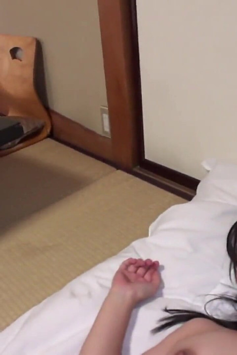 Parte 2 [imágenes secretas] un servicio secreto de un posada de lujo en Tokio. Filmando un servicio top-secreto por un gravure h-cup de 19 años