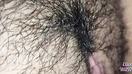 XXX desi, meine stiefschweette lässt mich mit ihrer muschi spielen, wenn sie zu besuch kommt, sie geht auf mein bett