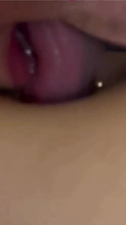 배꼽 피어싱 혀 핥기 | 흑인 대물 자지와 섹스하는 흑인 대물