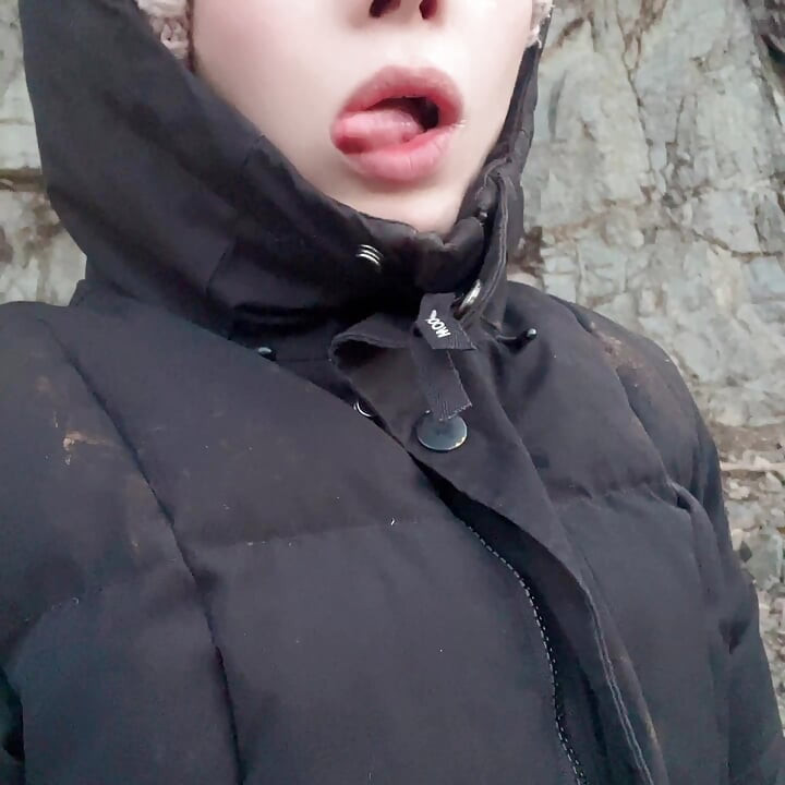 山におしっこして楽しい