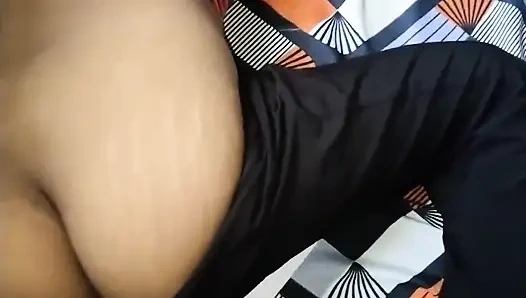 Дези бхабхи с большой задницей соблазняет и трахается раком