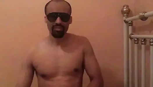 Buraya meraktan geldin ama en samimi sırrımı keşfetmek için sonuna kadar kalabilirsin.