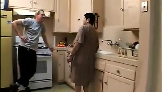 Büyük orta yaşlı seksi kadın iş başında...     (Tam orijinal film.)