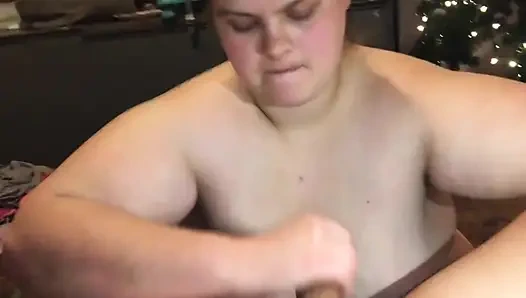 Жена с большими сиськами сосет и дрочит член, выстреливая спермой на все ее сиськи