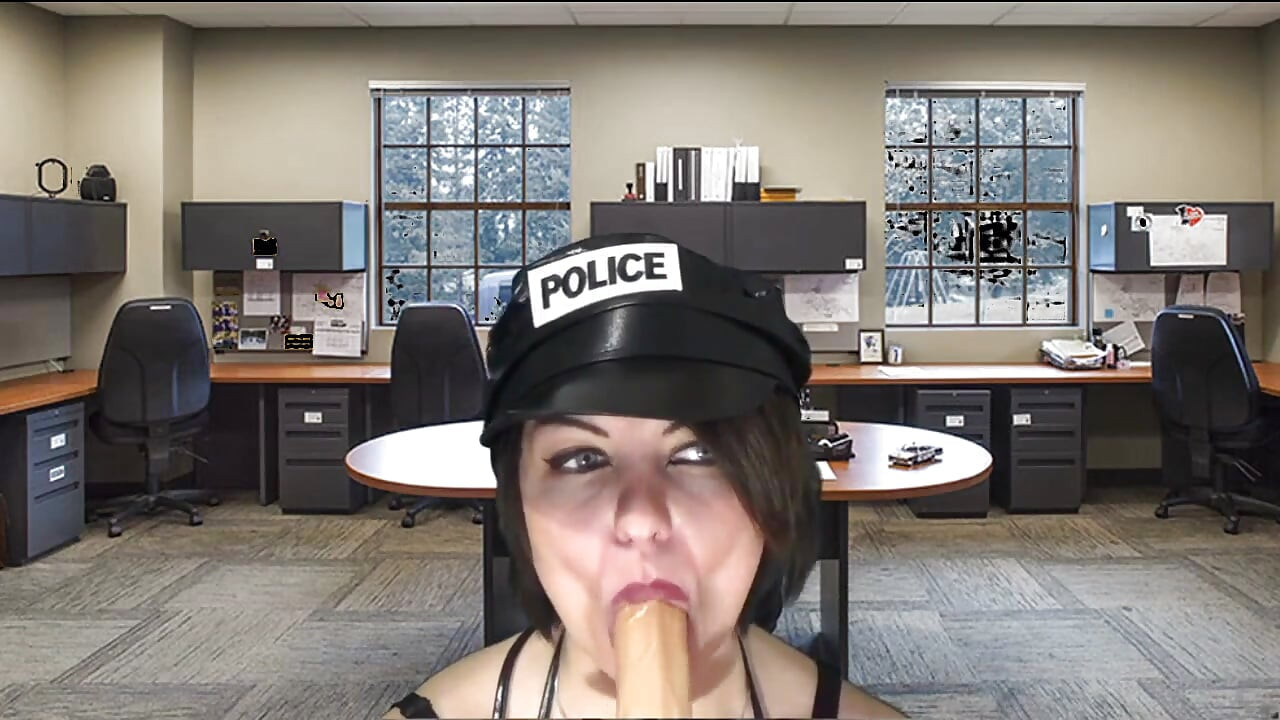 Polis memuru tutuklanan yarağı emiyor