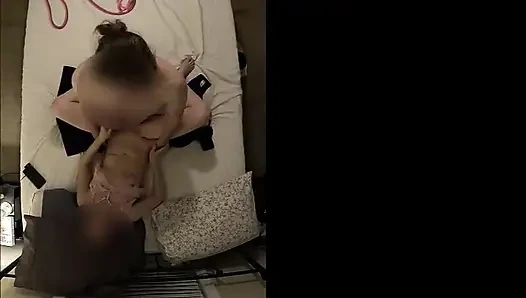Crot di dalam memek cewek mungil (kamera langit-langit)