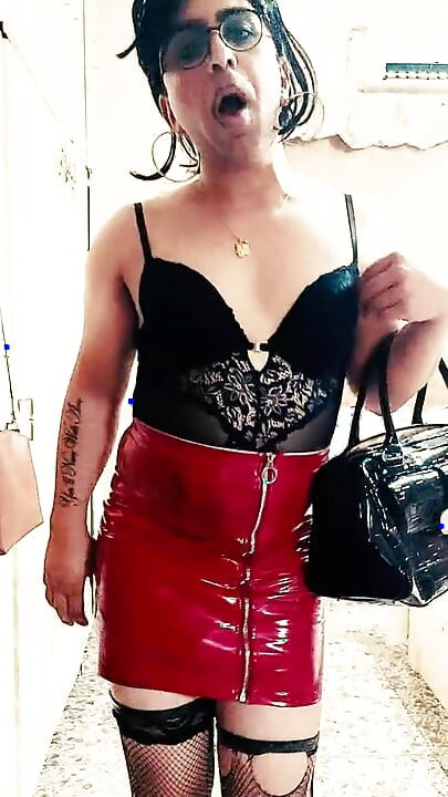 Fetishemmanuella วิดีโอ 6 - กระโปรงไวนิลสีแดง