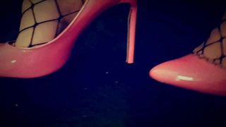 Missemma trong đôi giày cao gót màu hồng