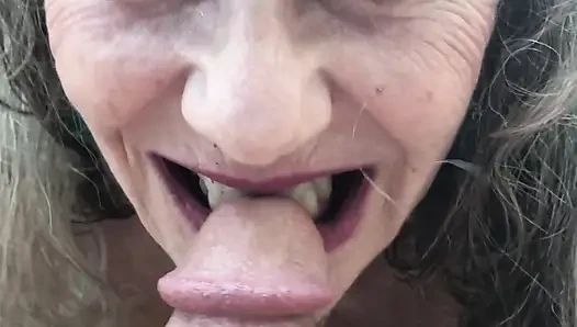 Seksi Olgun Evli Kadın Emiyor Ve Yutuyor! Maxxximummilf