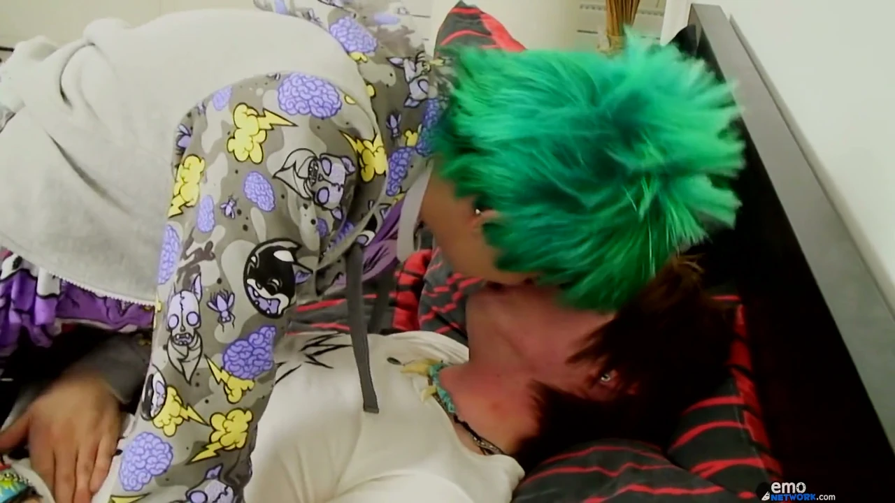Drake Shows New Emo Alex How It Goes,HomoEmo