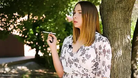 Evgeniya güçlü 120 mm sigara içiyor