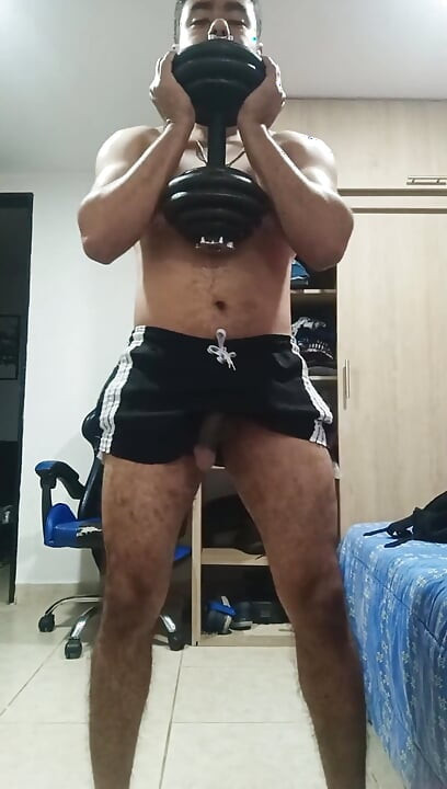 Meu pênis aparece enquanto estou me exercitando quando uso shorts