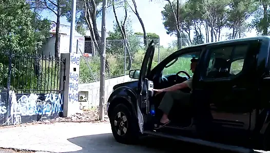 İspanyol kız seks hakkında konuşuyor ve kayıp yerde sikiliyor