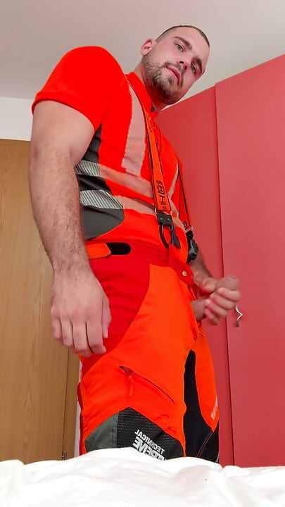 Tyler Blake Jerking off in Hivis Lumberjack Workwear - Muscle Flexes & Explosive Cumshot