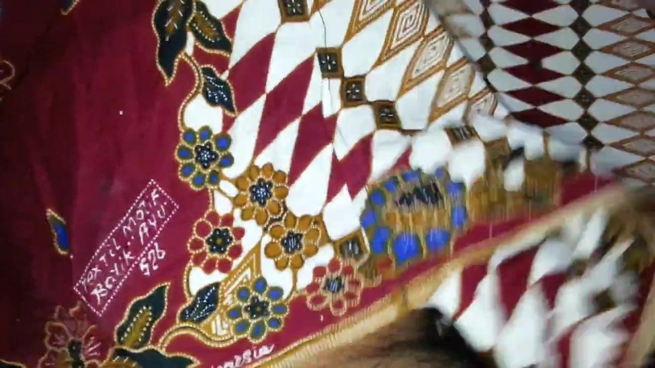 Cum on aunty&#39;s lungi textil motif batik ayu 526