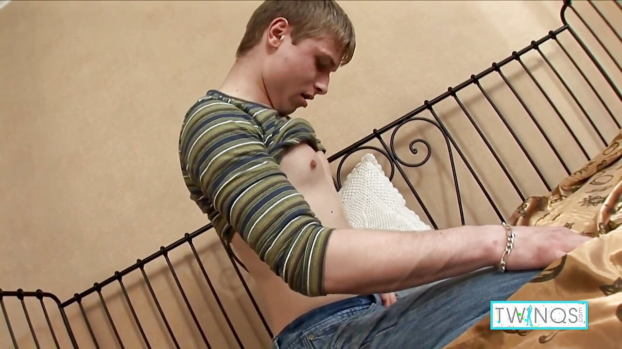 Hardcore anal lover bobby pleases his throbbing boy stick!