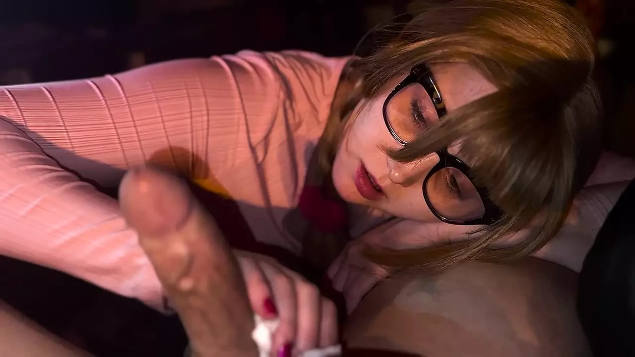 Cha dượng bị thương ở chân và cần sự giúp đỡ của tôi dọn dẹp nó