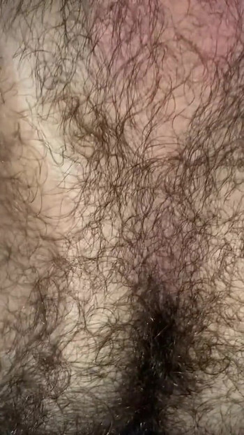 「Travis Teasing His Hole and Wants You To Eat His Hairy Ass」の感動的な瞬間
