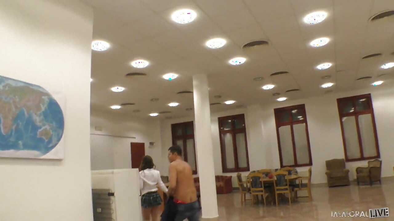 Η άτακτη φοιτήτρια Ρενάτα Φοξ λατρεύει να πηγαίνει στο κρατητήριο