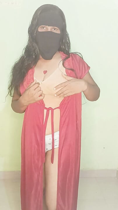 Desi Indian Tamil girl Seduced show her body