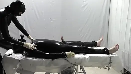 Миссис Домина и ее эксперименты над рабом.