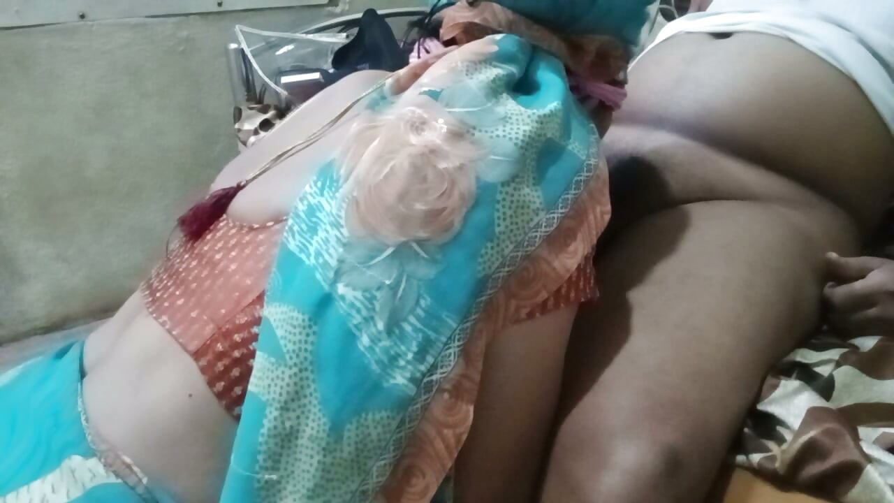 Ấn Độ bhabhi bị giam giữ và thả
