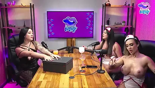 Aksi hot lesbian di podcast tv california! Masih banyak pelacur lagi!