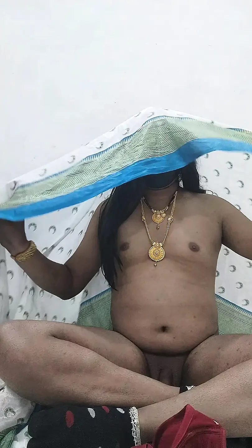 India’s number one shimmer pornstar Deepali has been milked from her boobs in a viral sex video with a saree.
