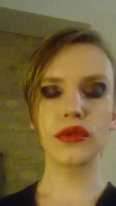 在地板上撒尿 - Femboy |剪辑 1