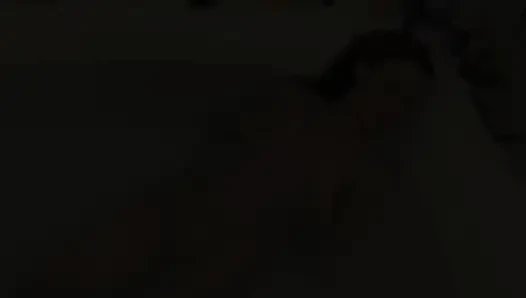 Islak rosebud sırılsıklam küvette sarkıyor