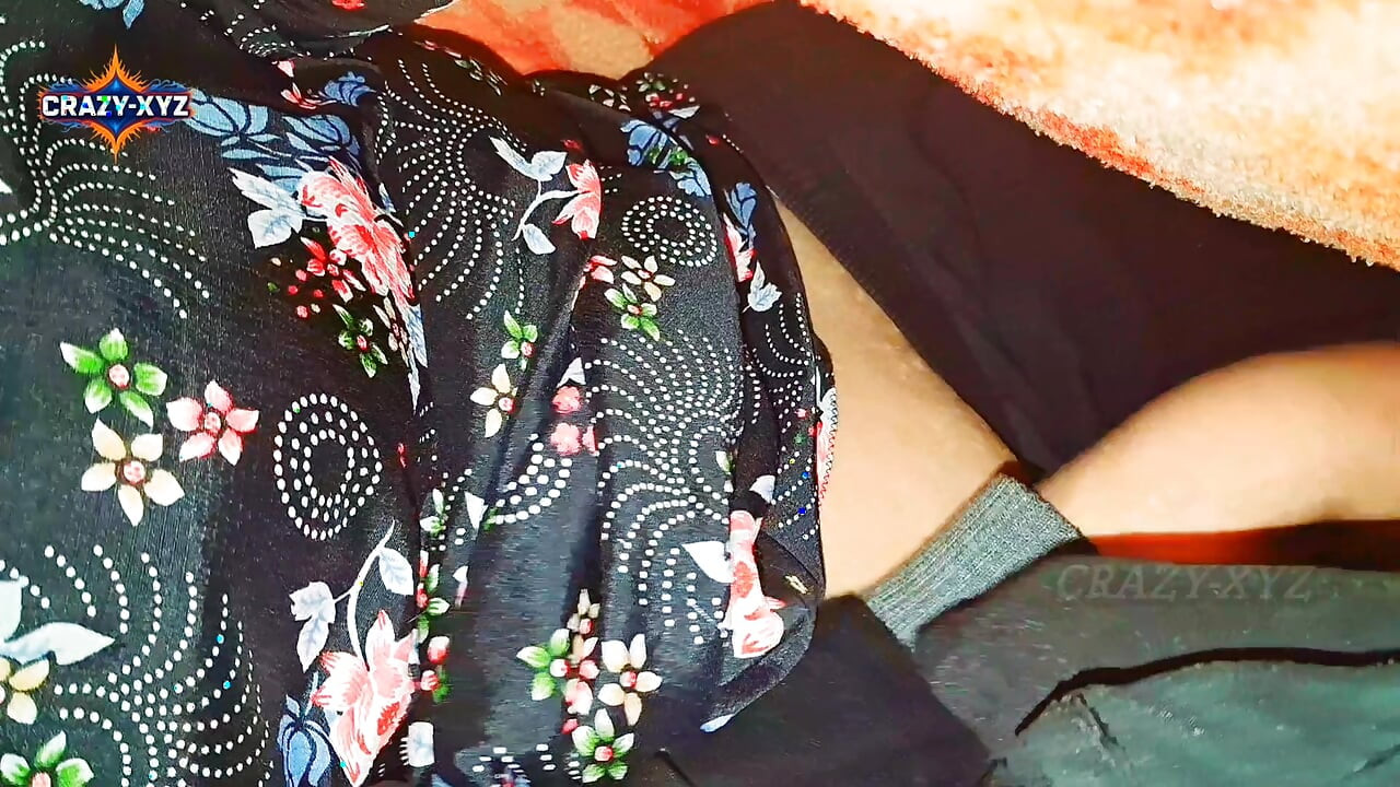 Prvi put indijski 18-godišnja devojka seks u seoskoj uskoj pički xxx video