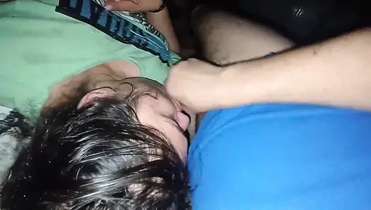 Am nächsten Tag gibt mir Stiefvater einen weiteren Blowjob und ich schlucke alles hinunter, weil ich das brave Mädchen bin