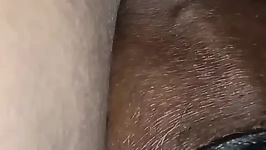 Ich steckte meinen finger in die vagina meiner stiefmutter und habe ihren honig rausgenommen, teil 2