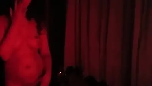 Aku lagi muasin diriku sendiri sambil mikirin kamu
