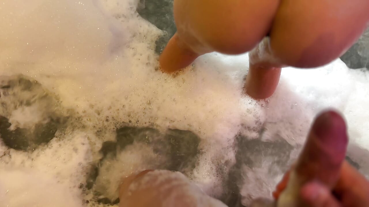 Hot Tub Fuck Fantasy - Cute Teen 18+ Amateur in Jacuzzi