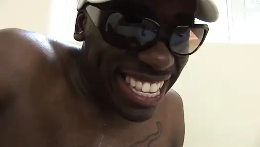 Cewek hot rambut pirang dientot anal sama pria kulit hitam kontol besar