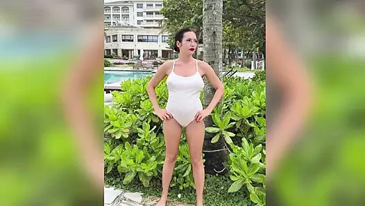 Kencing di luar ruangan dengan bodysuit tembus kapas