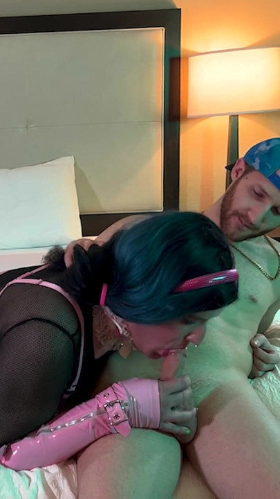 Vruća trans žena u čednosti jebana i pušena - Kompilacija 7