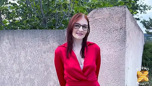 Lavyana, ateşli kızıl saçlı, yarak ve amcıkları seviyor