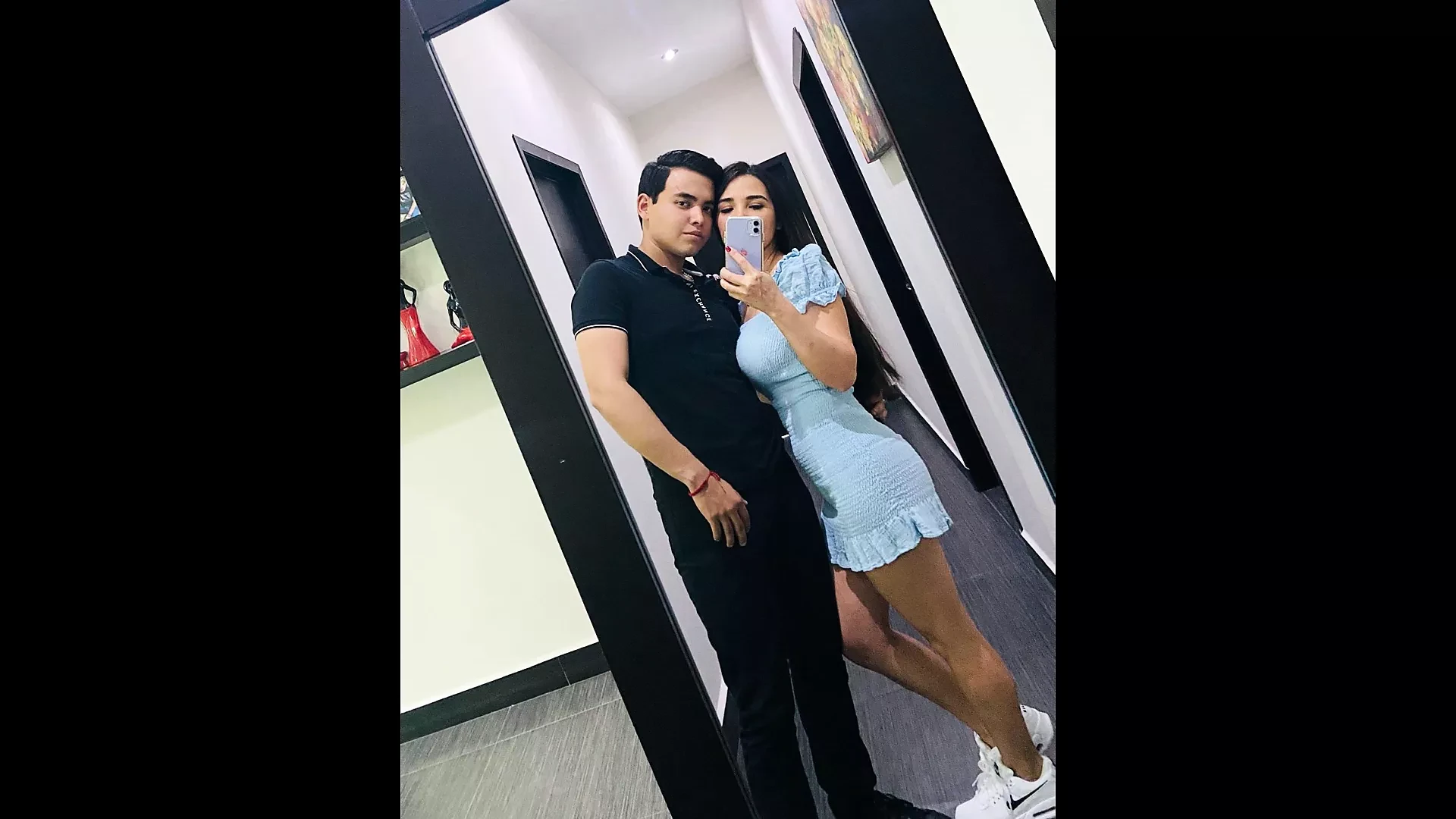 MONTANDOLE LA VERGA RICO A UN  MOTEL CON LA TANGA PUESTA